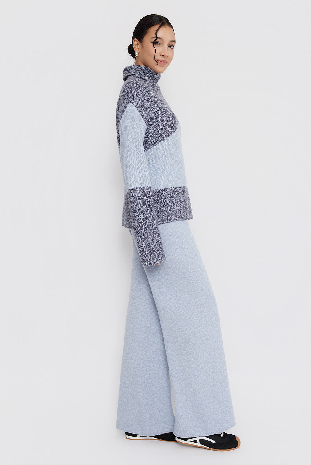 ASOBIO 100% Wool Colorblock Turtleneck Sweater