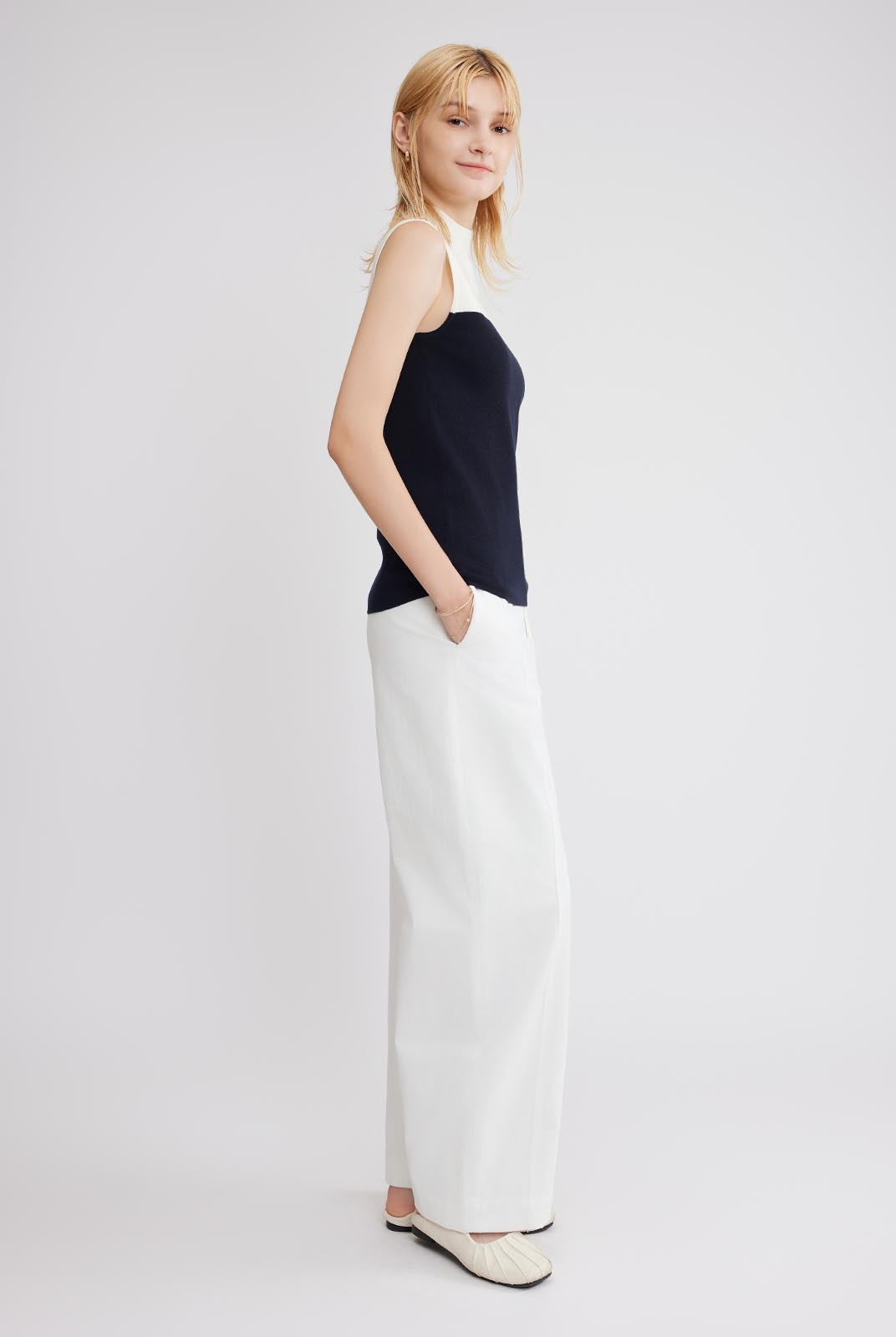 ASOBIO Colorblock Mockneck Sleeveless Knit Top