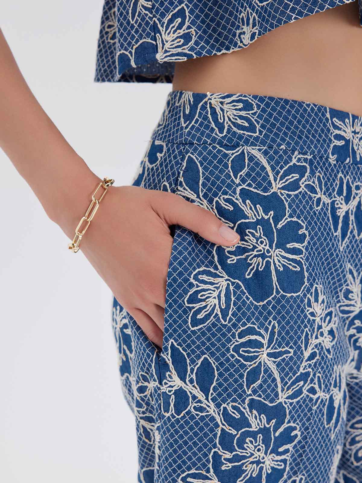 ASOBIO Embroidered Wide-Leg Cropped Pants